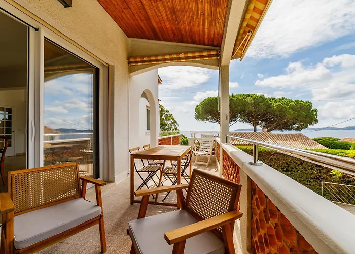 De Villa, Vue Sur à *