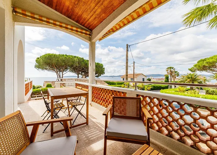 De Villa, Vue Sur à *