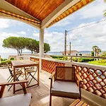 De Villa, Vue Sur A *